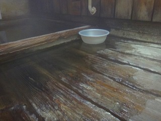 草津温泉 凪の湯の浴室の床