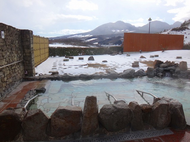 高山温泉ふれあいプラザの露天風呂と寝湯