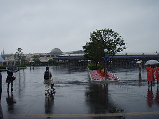 雨の東京ディズニーランドの過ごし方