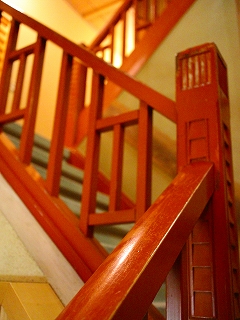 台温泉中嶋旅館の階段