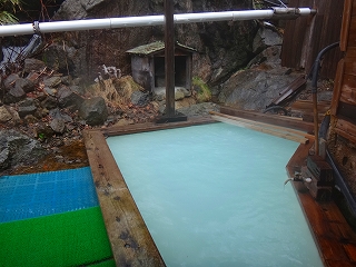 松川温泉 松楓荘の女性専用露天風呂、角度を変えて