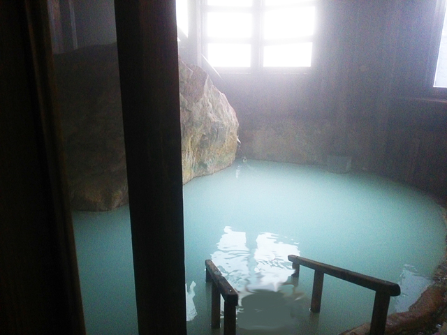 松川温泉 松楓荘の巨石の内湯