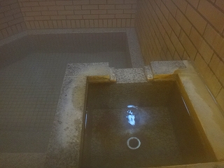 あつみ温泉 正面湯の湯口の槽