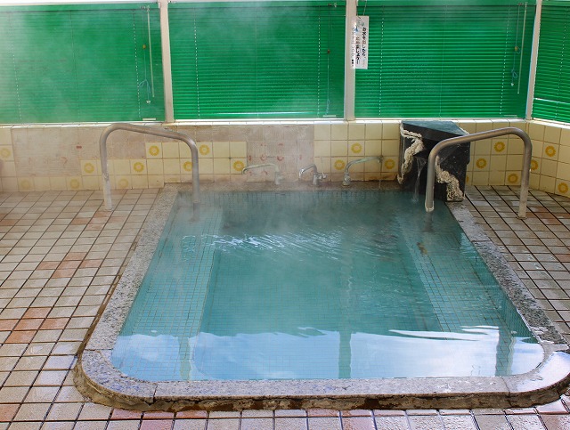 かみのやま温泉葉山共同浴場 寿荘の浴室