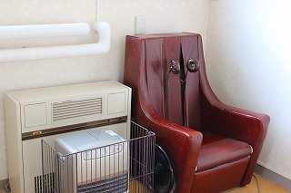 かみのやま温泉葉山共同浴場 寿荘脱衣所のマッサージチェア
