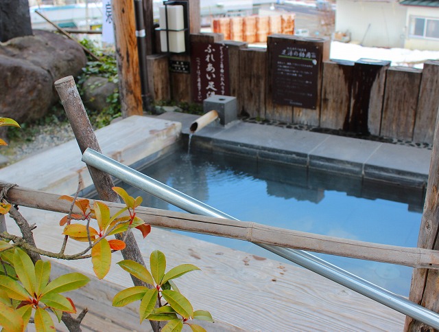 かみのやま温泉葉山共同浴場 寿荘近くの足湯