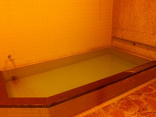 湯田温泉割烹温泉旅館西京の男湯浴槽