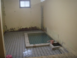 湯宿温泉共同浴場松の湯の浴室